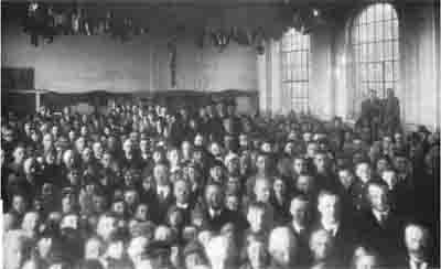 Ein schicksalsschwerer Tag im Grubendorf Müsen. Zum letzten Mal wird sich am 31. März 1931 im Verlesesaal des Stahlbergs getroffen und Abschied vom Bergbau genommen