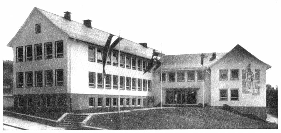 In dieser Schule war ab Juni 1955 die Bergschule beheimatet.