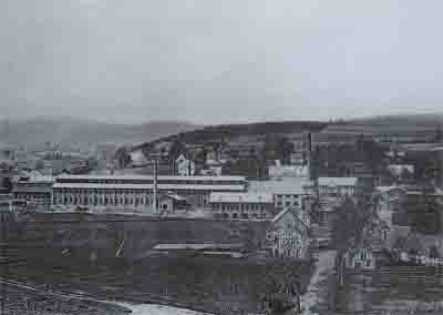 Blick auf die Firma Geb. Klein anno 1890. Im Vordergrund einige Häuser der Schweisfurth