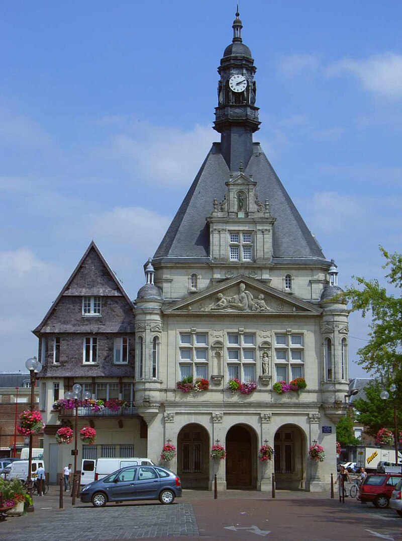 Das Rathaus von Peronne in Frankreich (Bild peronne rathaus-Stockvideoclips)