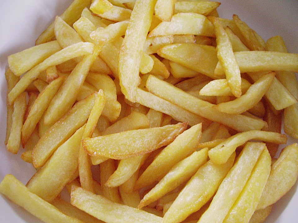 Fritten sind frittierte Stäbchen aus Kartoffeln. Es gibt sie heute weltweit als Beilage und Imbiss. Bild https://rewe.de