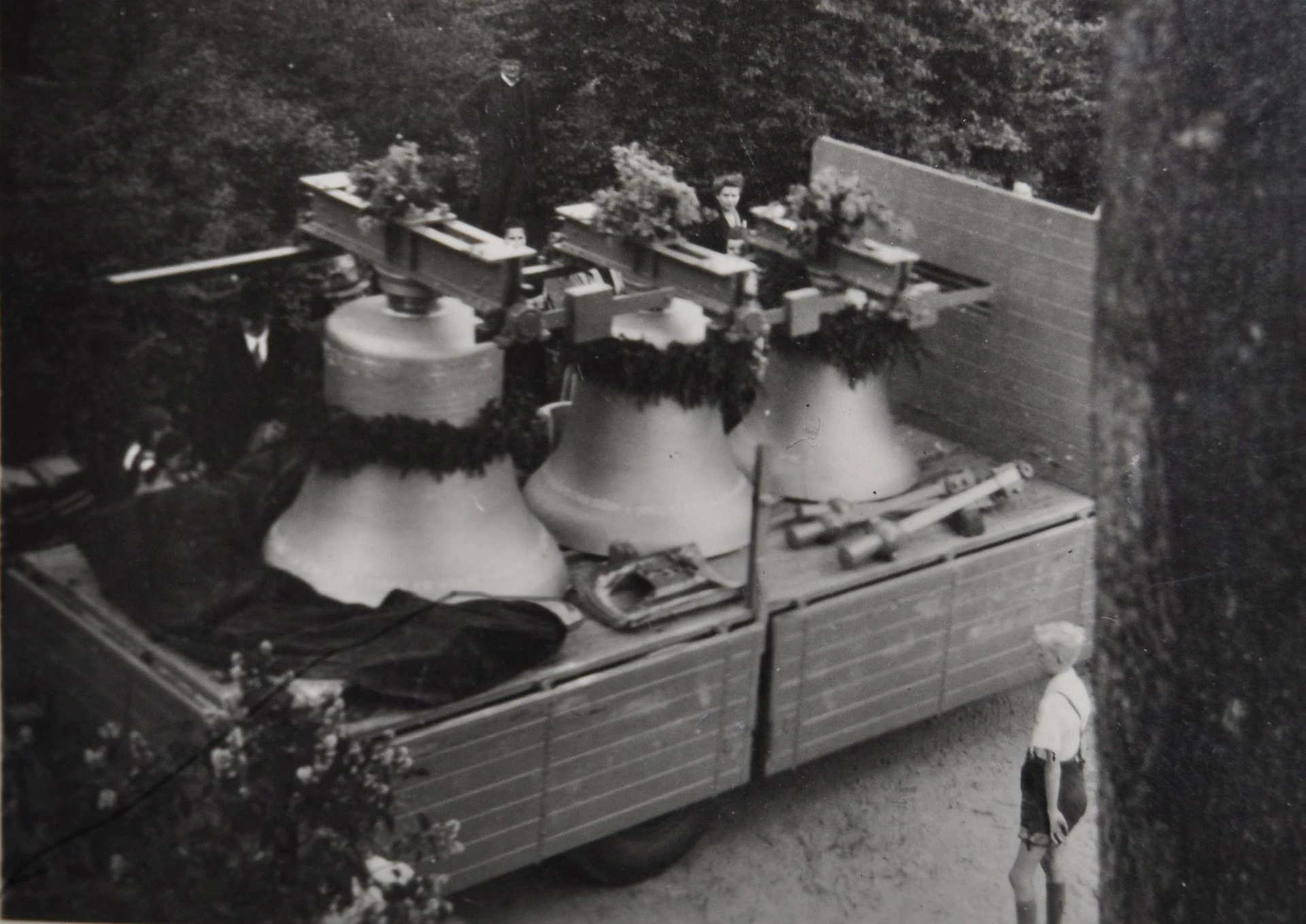 Am 18. Mai 1953 erhielt die ev. Kirchengemeinde Dahlbruch ihre Glocken. (Foto Ev. Kirchengem. Müsen)