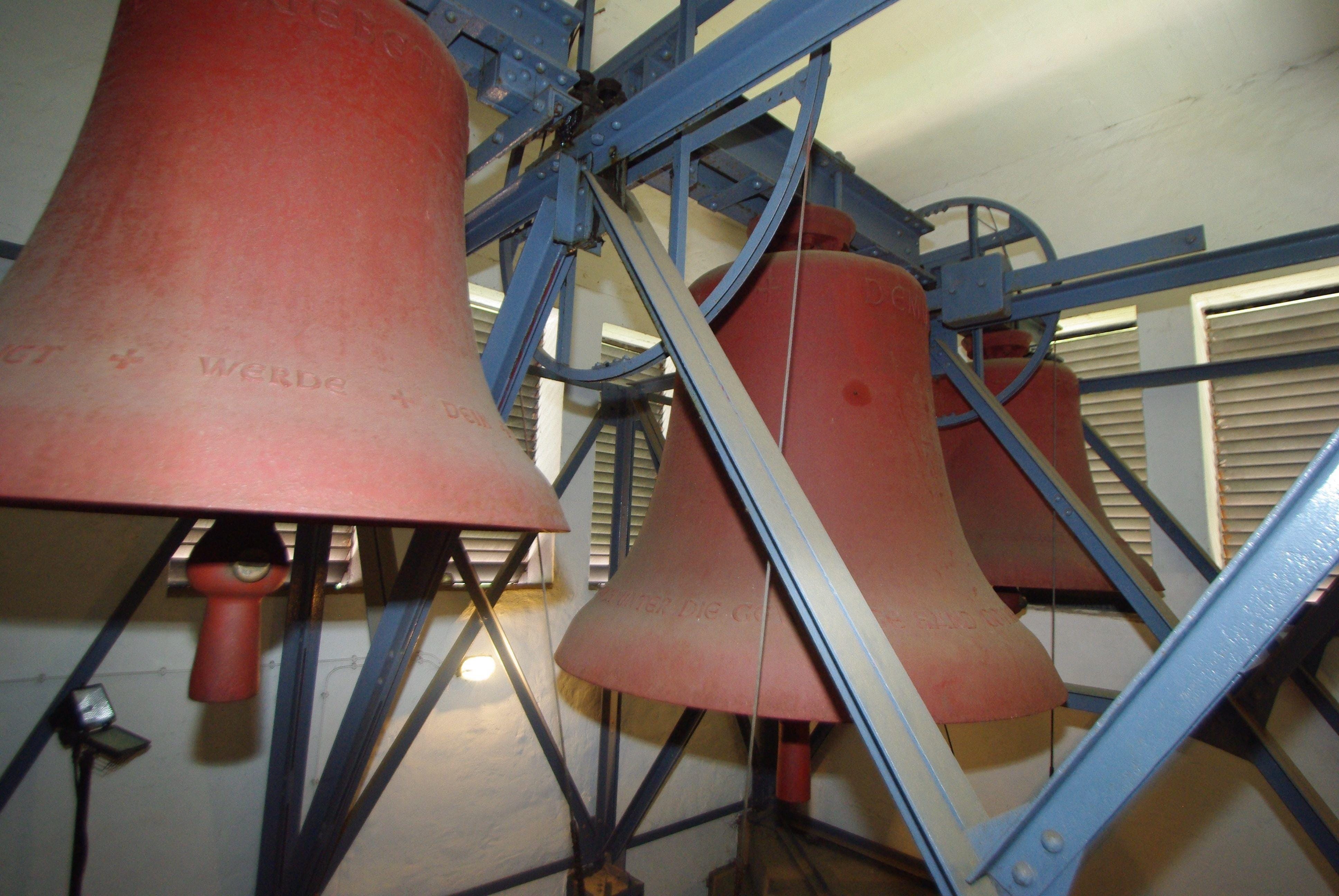 Die Glocken in der ev. Kirche in Dahlbruch hängen. (Bild Dahlbrucher Heimatverein)