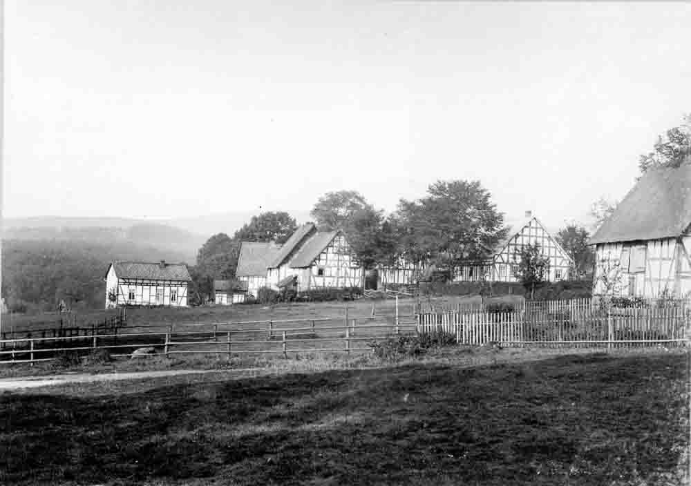 Die Hochstraße um 1940 von Süden aus gesehen (Bild Stadt Hilchenbach)