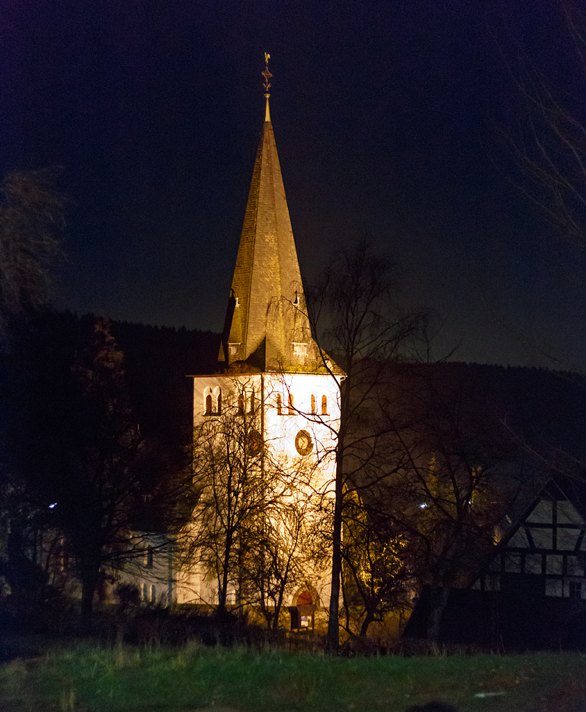 Abendlicher Blick auf die Kirche in Oberholzklau (Bild Armin Schwarz)