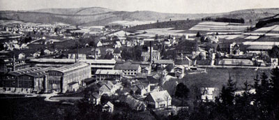 Dahlbruch um 1900. Vorne rechts neben den Werkshallen die Schweisfurth
