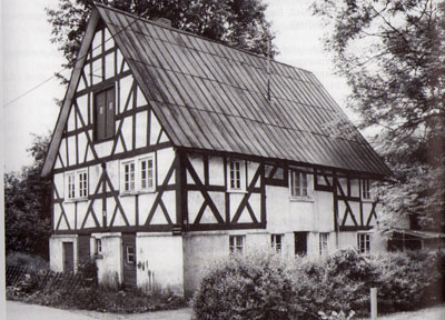 Fachwerkhaus Schweisfurth 11. Es war ursprünglich eine Scheune und gehörte bereits 1914 der Gemeinde